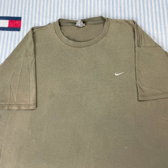 Vintage distressed Nike embroidered swoosh tan short sleeve tee shirt - Picture 3 of 16